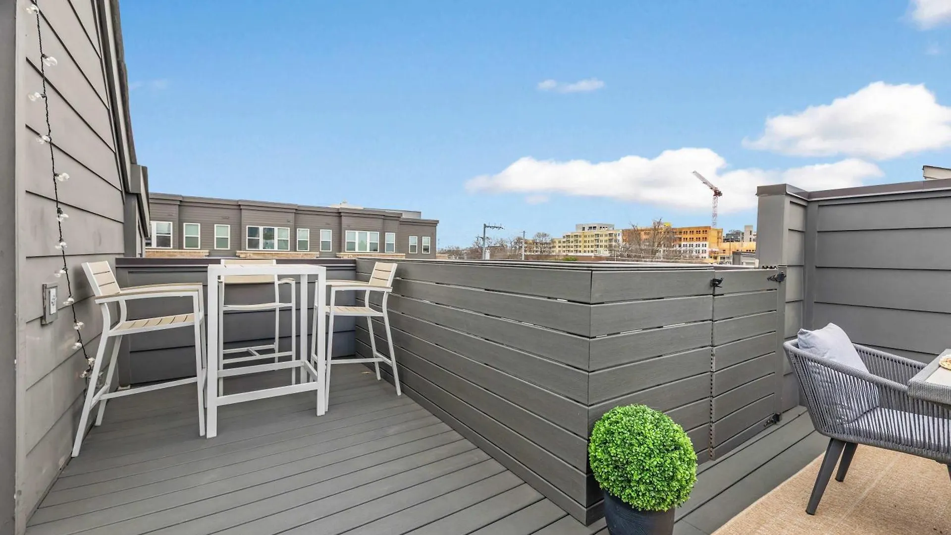 The Hawkins House - Walk To Gulch, Rooftop Views! Nashville Tatil Evi