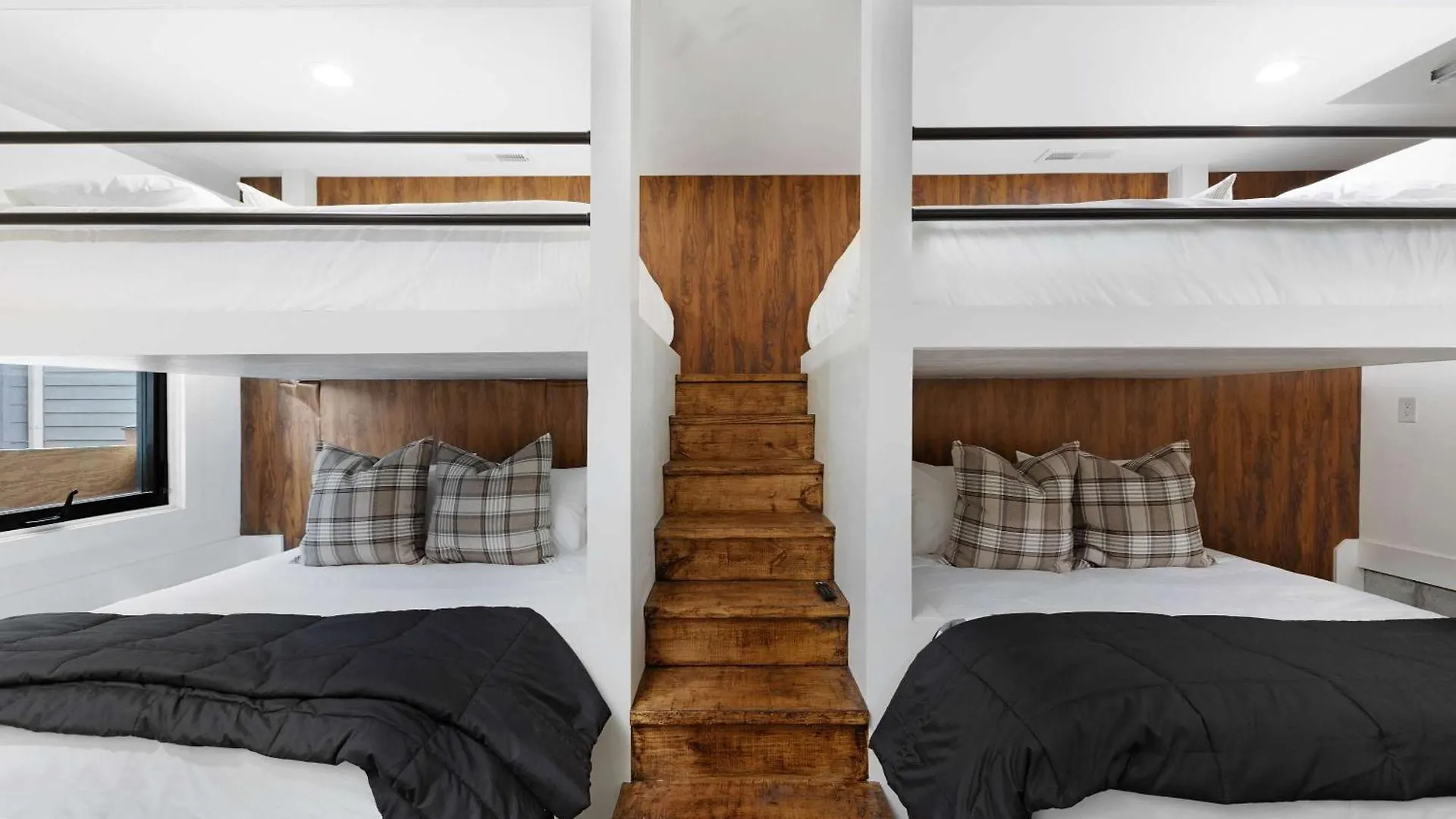 The Hawkins House - Walk To Gulch, Rooftop Views! Nashville Tatil Evi